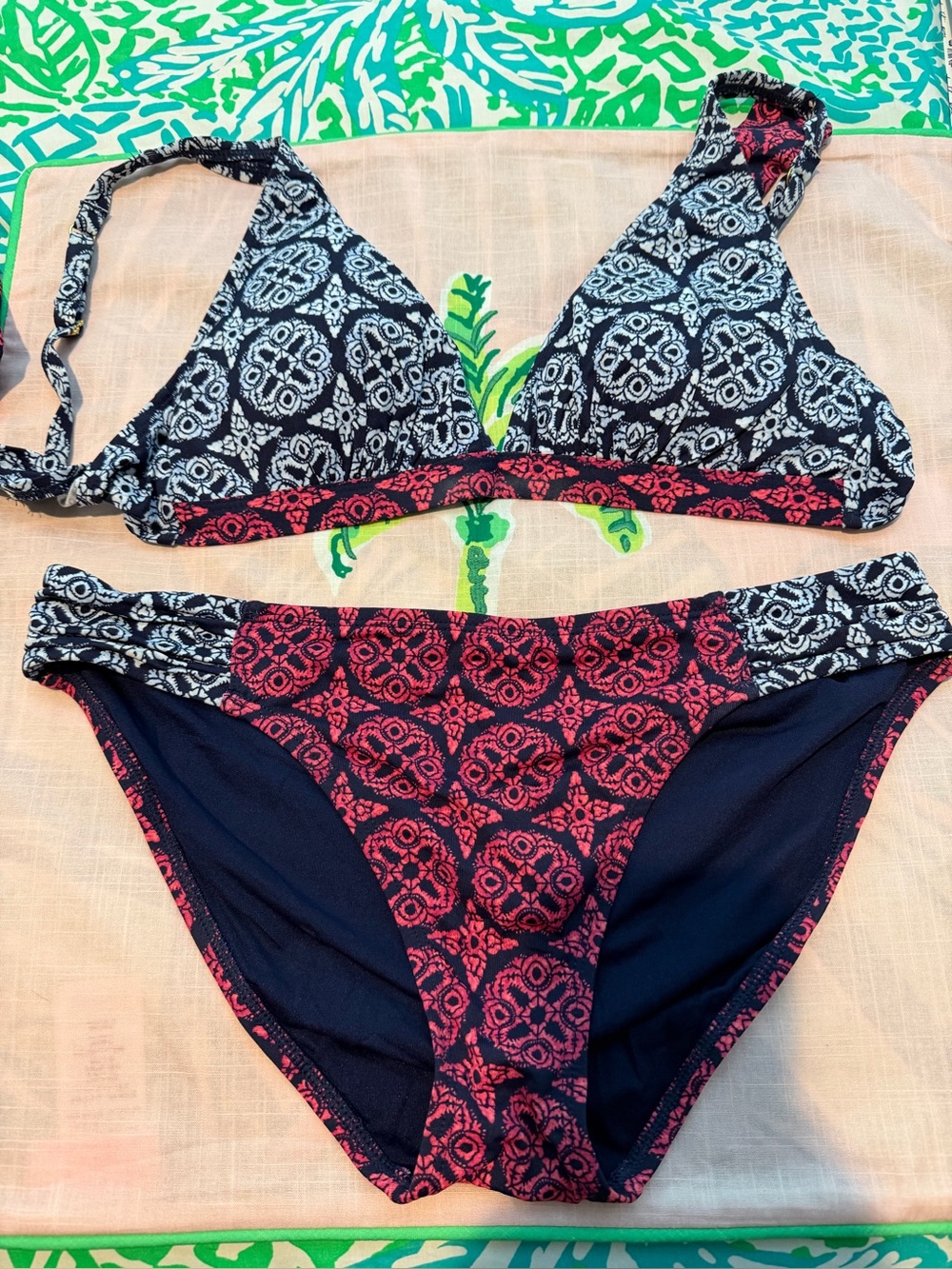 Tommy Bahama Lace Medallion Navy Blue, Red Swim Top S/P matching bottoms M